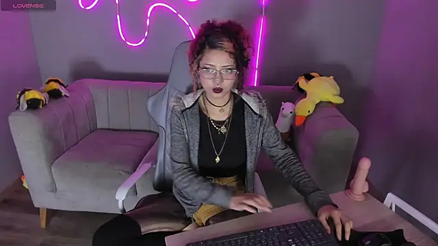Snapshot of aikoo_fallen_angel chatting on May 26, 2026, 9:33 pm aikoo fallen angel online show from May 26, 2026, 9:33 pm