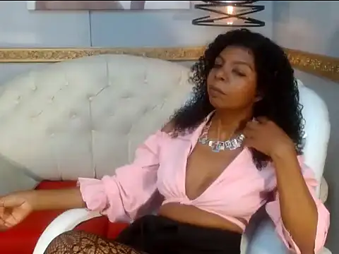 XtinaRave online show from June 1, 2026, 7:26 pm