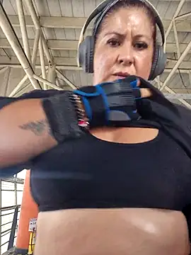 CurvyFireLatina online show from June 3, 2026, 3:39 pm