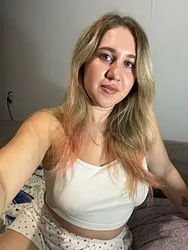 MarieHeartt online show from July 19, 2026, 5:27 pm
