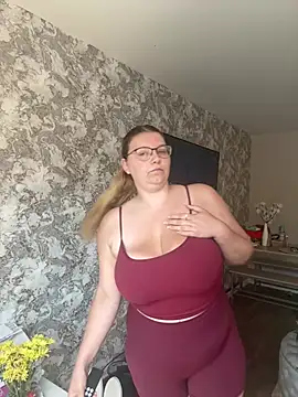 Snapshot of LucieLouBabe chatting on July 7, 2026, 11:25 am LucieLouBabe online show from July 7, 2026, 11:25 am