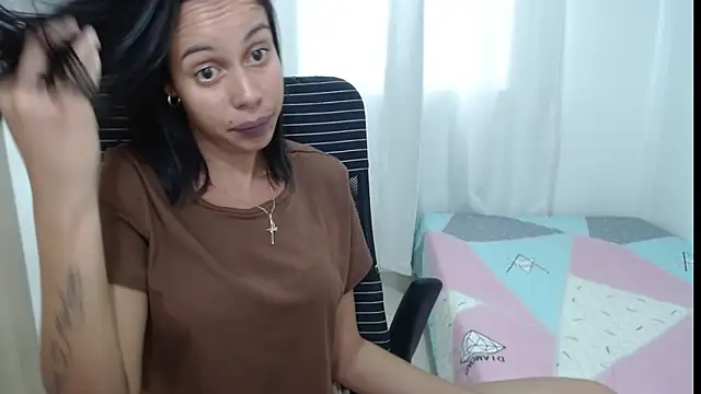 Valeria Santos  online show from May 28, 2026, 4:37 pm