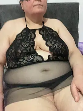 SINIRSIZOLGUN online show from June 15, 2026, 10:45 pm