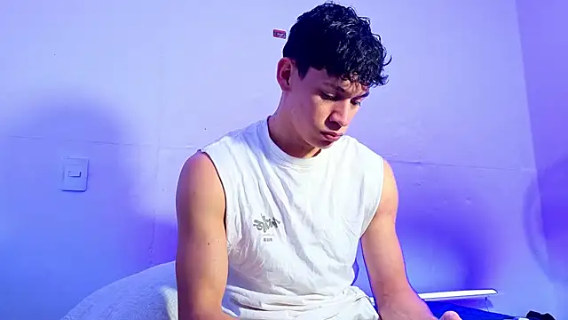 Snapshot of Luke_Muscle chatting on May 24, 2026, 2:11 pm Luke Muscle online show from May 24, 2026, 2:11 pm