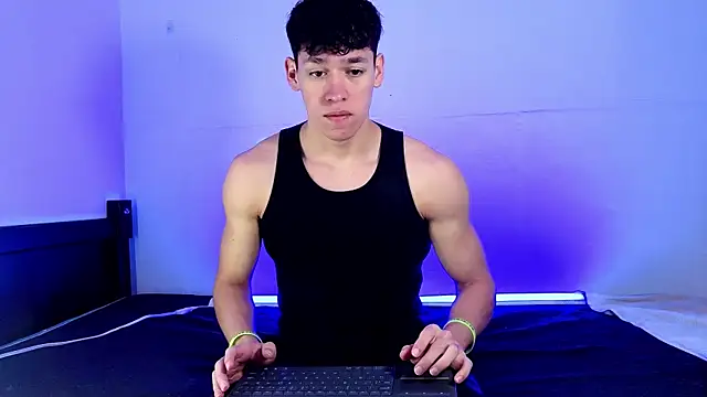 Snapshot of Luke_Muscle chatting on May 27, 2026, 12:35 pm Luke Muscle online show from May 27, 2026, 12:35 pm