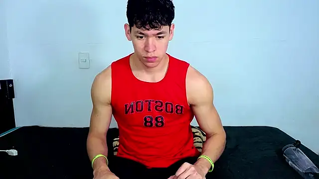Snapshot of Luke_Muscle chatting on June 3, 2026, 12:30 pm Luke Muscle online show from June 3, 2026, 12:30 pm
