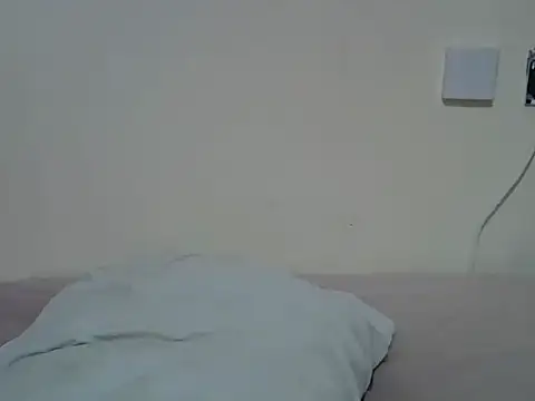 Snapshot of creamypetite chatting on June 17, 2026, 5:36 pm creamypetite online show from June 17, 2026, 5:36 pm