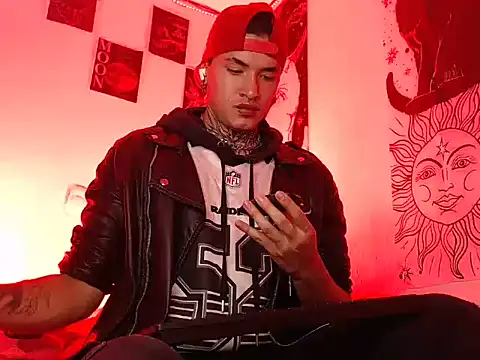 AlecBanne  online show from August 4, 2026, 9:06 pm