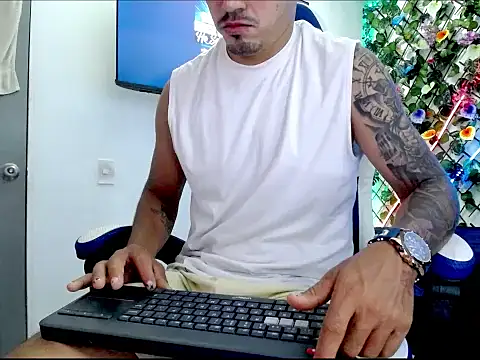 Snapshot of Dantethomsonn chatting on June 30, 2026, 11:39 pm Dantethomsonn online show from June 30, 2026, 11:39 pm