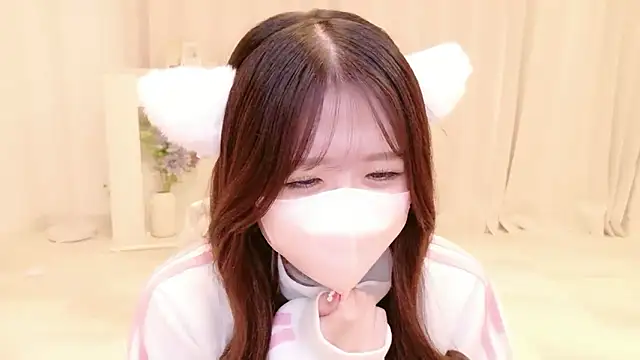 Yuinyaaa online show from June 28, 2026, 10:43 am
