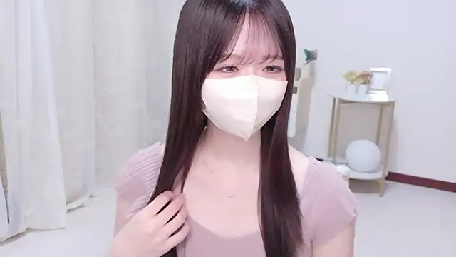 Yuinyaaa online show from July 18, 2026, 7:23 am
