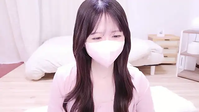 Yuinyaaa online show from July 19, 2026, 7:23 am