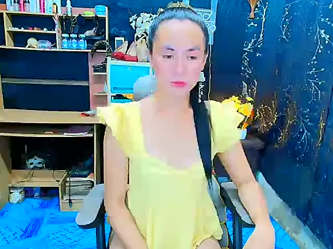 Snapshot of JillianWard17 chatting on June 16, 2026, 1:19 am JillianWard17 online show from June 16, 2026, 1:19 am