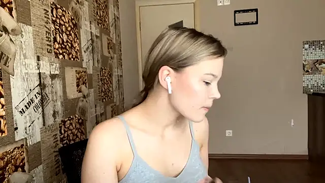 HellyRay online show from May 28, 2026, 1:08 pm