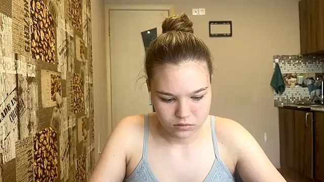 HellyRay online show from June 2, 2026, 1:24 pm
