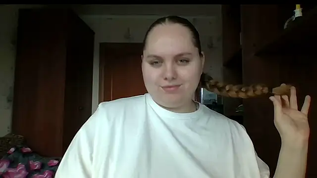 Snapshot of SoftHypnose chatting on July 6, 2026, 10:01 am SoftHypnose online show from July 6, 2026, 10:01 am