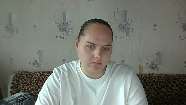 Snapshot of SoftHypnose chatting on August 3, 2026, 9:04 am SoftHypnose online show from August 3, 2026, 9:04 am