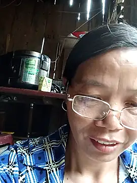 Snapshot of Elfledaa chatting on July 9, 2026, 4:38 am Elfledaa online show from July 9, 2026, 4:38 am