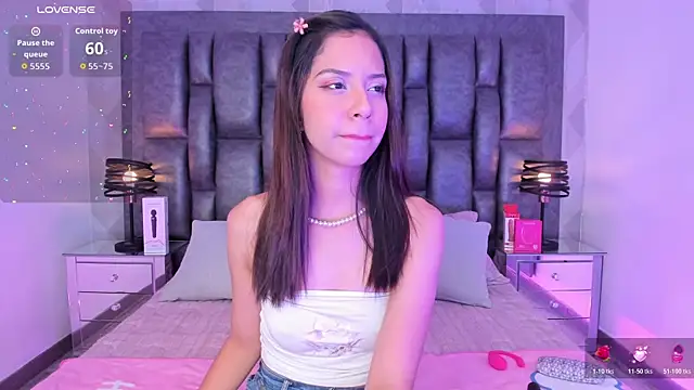 Snapshot of AriRose chatting on July 13, 2026, 8:11 pm AriRose online show from July 13, 2026, 8:11 pm