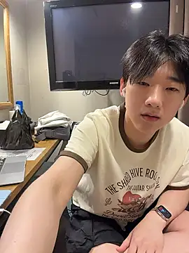 k-kinky online show from July 6, 2026, 12:24 pm