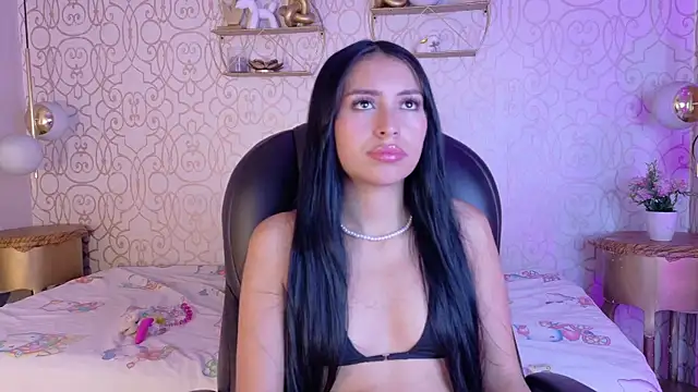 Laurengh  online show from June 3, 2026, 8:58 pm
