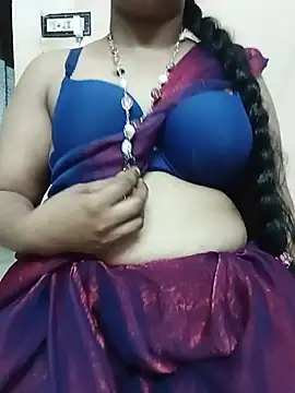 Snapshot of roopa__ chatting on June 3, 2026, 1:14 pm roopa online show from June 3, 2026, 1:14 pm
