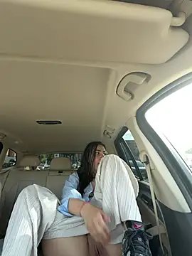 BrunetteNymph online show from June 3, 2026, 2:33 pm