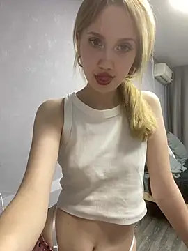 MiraNight online show from June 3, 2026, 2:33 pm
