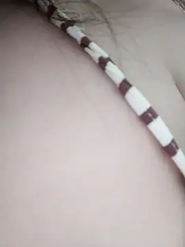 YoenLyy online show from May 31, 2026, 4:42 am