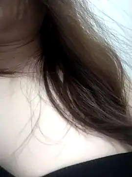 YoenLyy online show from July 5, 2026, 2:40 am
