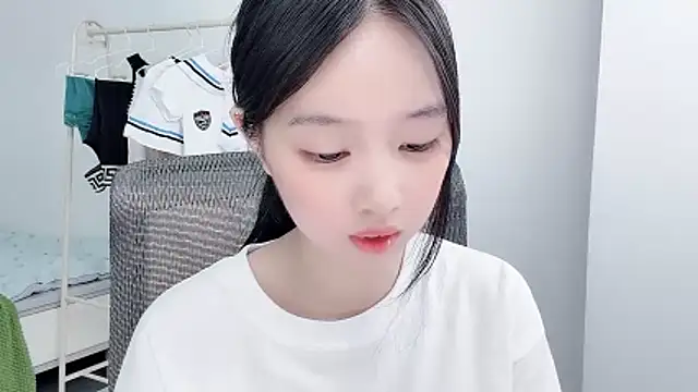 Yoyo33355 online show from July 18, 2026, 3:33 am