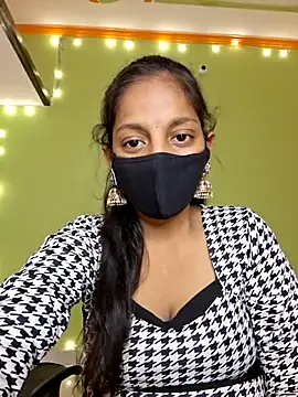 Miss Aaisha online show from June 18, 2026, 8:36 am