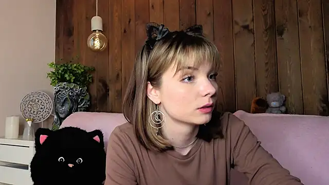 IvoryPesante online show from June 8, 2026, 1:28 am