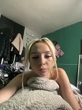 Snapshot of Glowing_Manny_Riah chatting on June 1, 2026, 1:46 pm Glowing Manny Riah online show from June 1, 2026, 1:46 pm