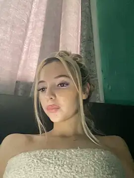 Snapshot of Glowing_Manny_Riah chatting on June 3, 2026, 12:52 pm Glowing Manny Riah online show from June 3, 2026, 12:52 pm