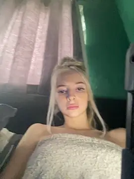 Snapshot of Glowing_Manny_Riah chatting on June 3, 2026, 3:50 pm Glowing Manny Riah online show from June 3, 2026, 3:50 pm