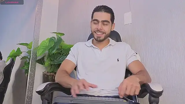 Snapshot of Jadiel_Stone chatting on July 15, 2026, 12:21 pm Jadiel Stone online show from July 15, 2026, 12:21 pm