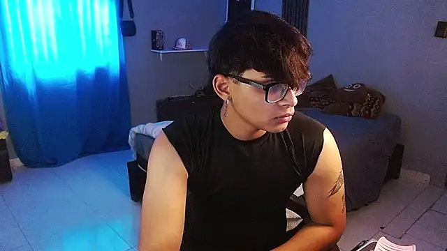 Snapshot of Mr_yisuzz chatting on July 12, 2026, 12:18 pm Mr yisuzz online show from July 12, 2026, 12:18 pm