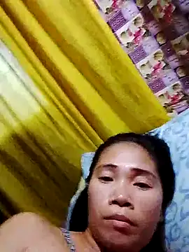 hotmom lyn online show from June 12, 2026, 9:25 pm