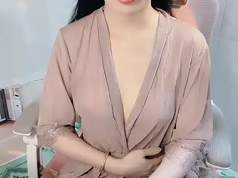 Snapshot of -Naomii_ chatting on July 9, 2026, 6:17 am -Naomii online show from July 9, 2026, 6:17 am