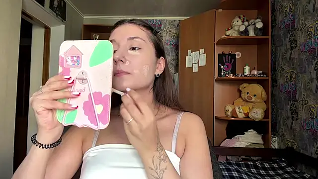 HoneyKittyk online show from July 16, 2026, 9:37 am