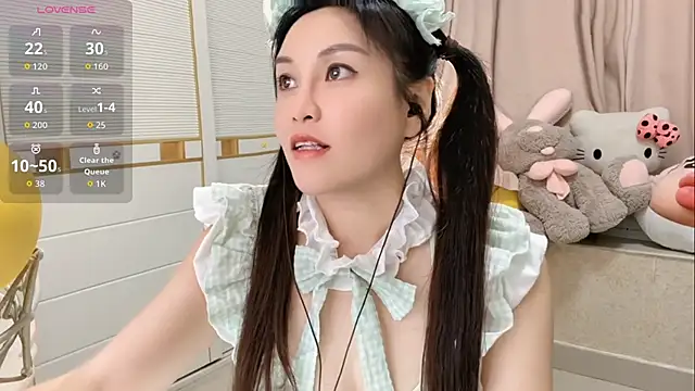 LisaQQQ online show from June 3, 2026, 12:30 pm