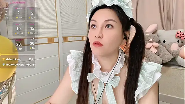 LisaQQQ online show from June 3, 2026, 2:33 pm