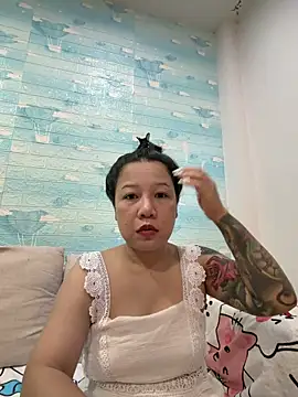 Snapshot of LINDA_HD chatting on June 3, 2026, 1:14 pm LINDA HD online show from June 3, 2026, 1:14 pm