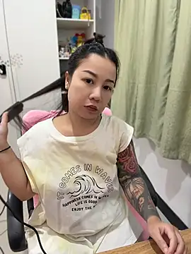 Snapshot of LINDA_HD chatting on July 12, 2026, 1:46 pm LINDA HD online show from July 12, 2026, 1:46 pm