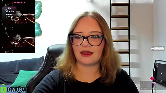 JuliNy x online show from June 3, 2026, 1:14 pm