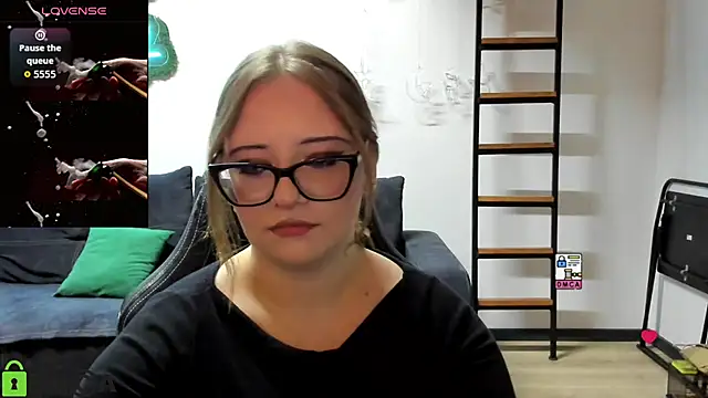 JuliNy x online show from June 3, 2026, 2:33 pm