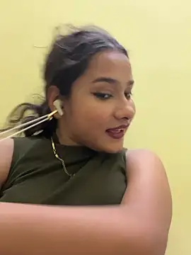 Snapshot of Yalina_ chatting on June 9, 2026, 8:31 pm Yalina online show from June 9, 2026, 8:31 pm