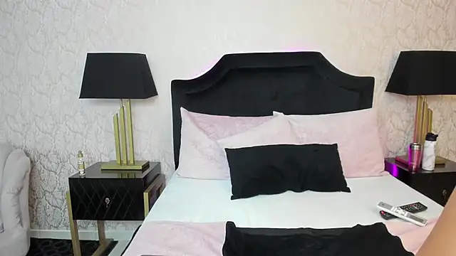 LuciiaMiller online show from June 22, 2026, 2:57 am