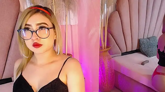 Snapshot of Doll_Kitty_ chatting on June 3, 2026, 12:41 pm Doll Kitty online show from June 3, 2026, 12:41 pm